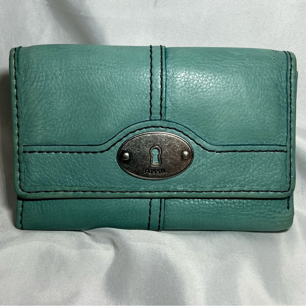 ✨Teal Fossil Tri-Fold Wallet✨